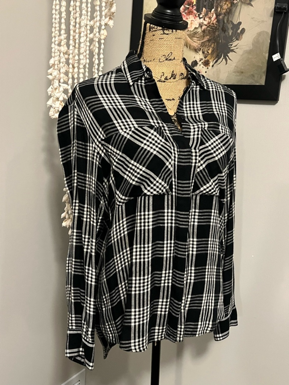 EXPRESS Black & White oversized Plaid Long-Sleeve Top